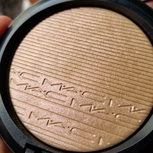 **NEW** Extra Dimension Skinfinish Highlighter
